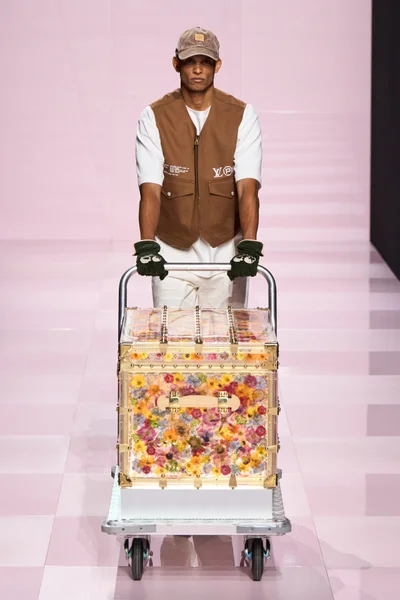 Look 19